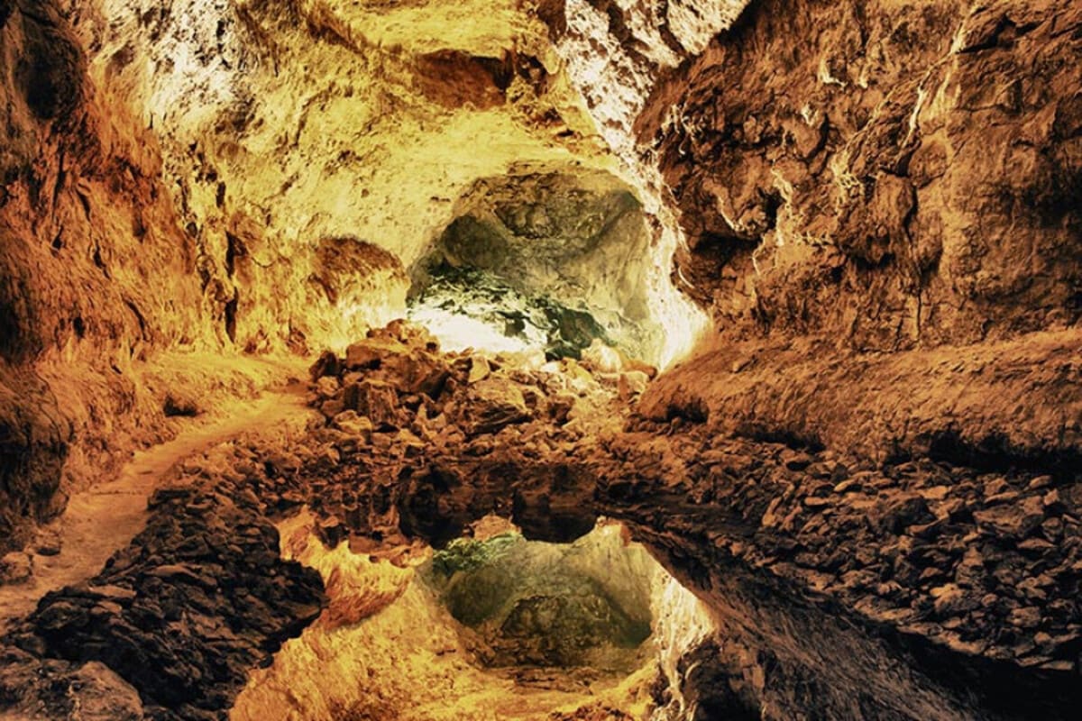 Lanzarote Cave Tour at Cueva de los Verdes