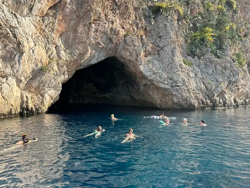 Mala Caves Boat Tour