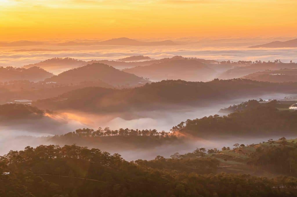 Da Lat Cloud Hunting Tour at Hon Bo Peak