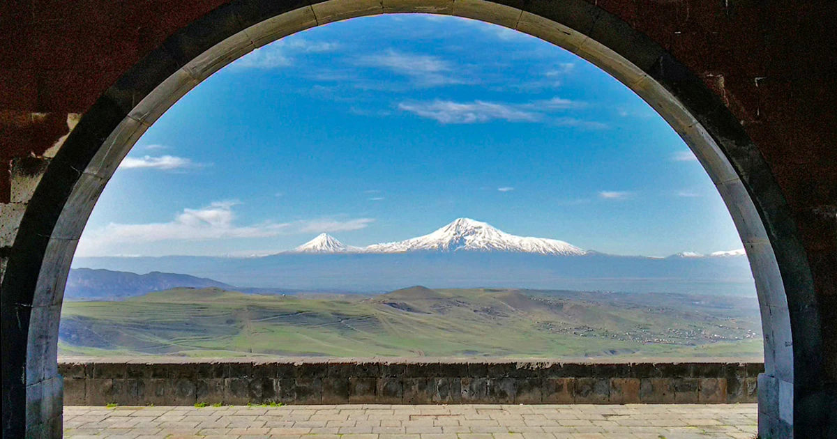 Charents Arch