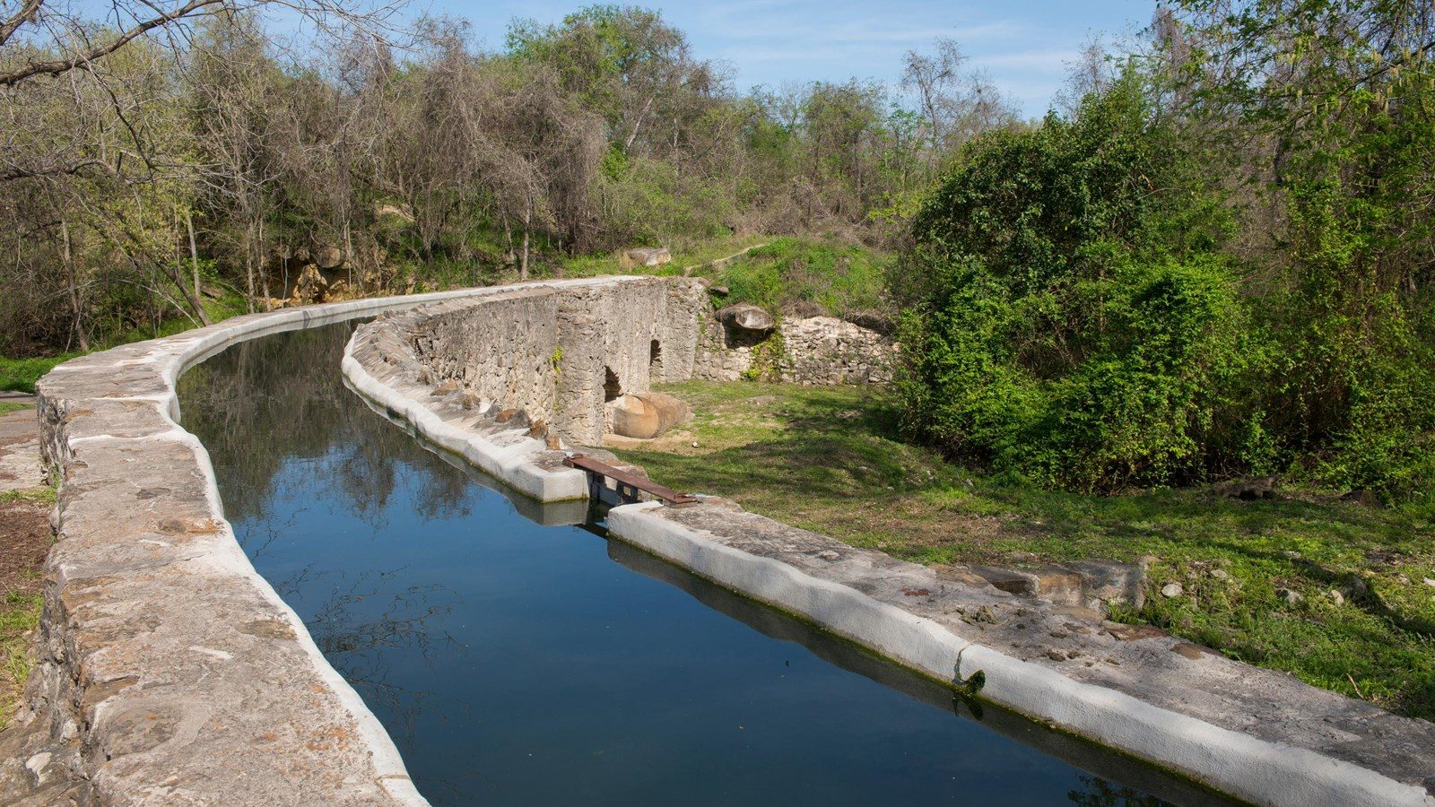 Espada Aqueduct over Piedras Creek