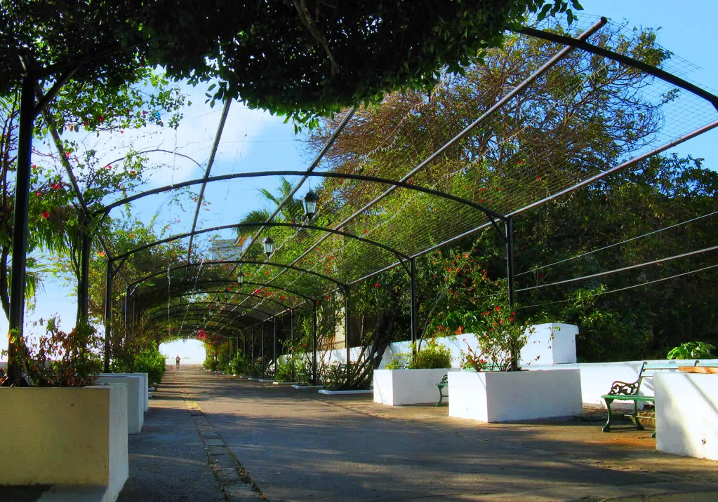Paseo Esteban Huertas