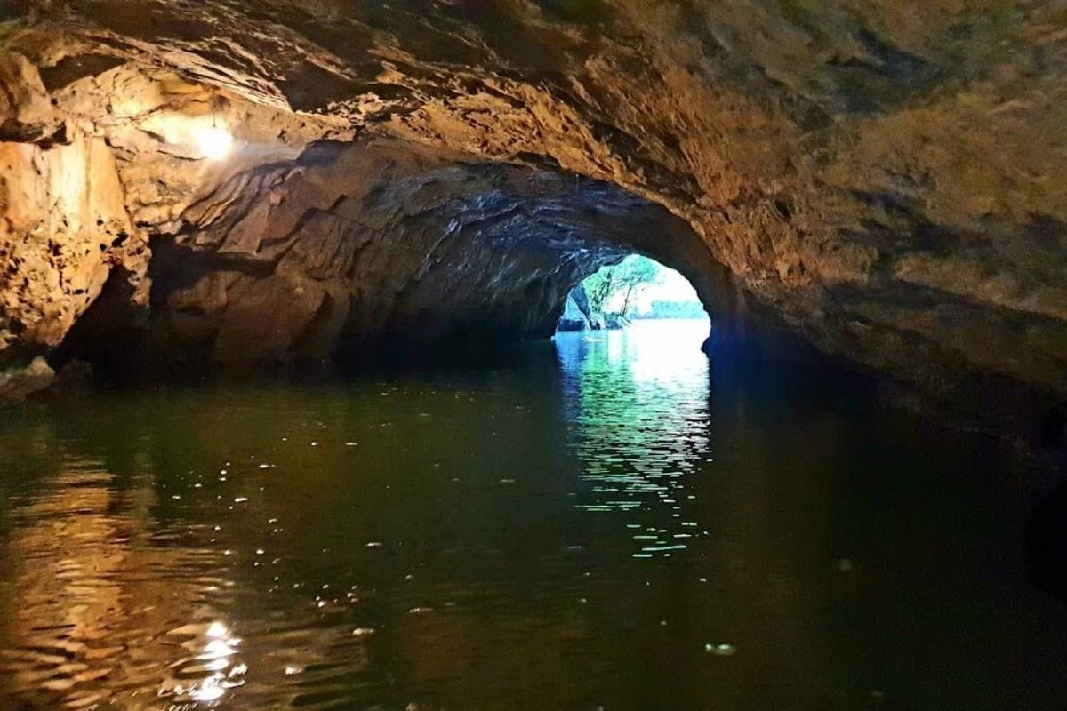 Ba Giot Cave