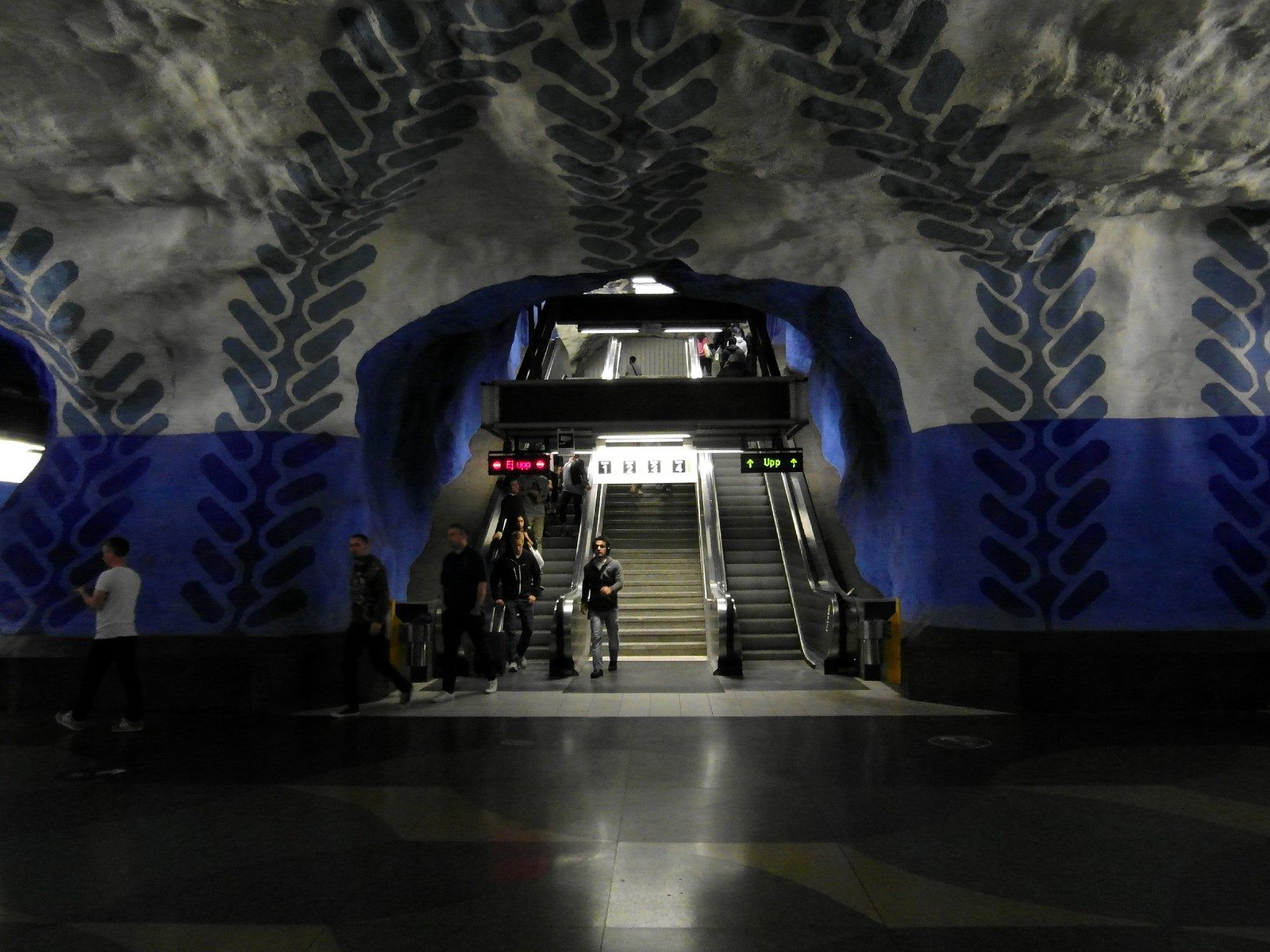 T-Centralen Blue Line Platform