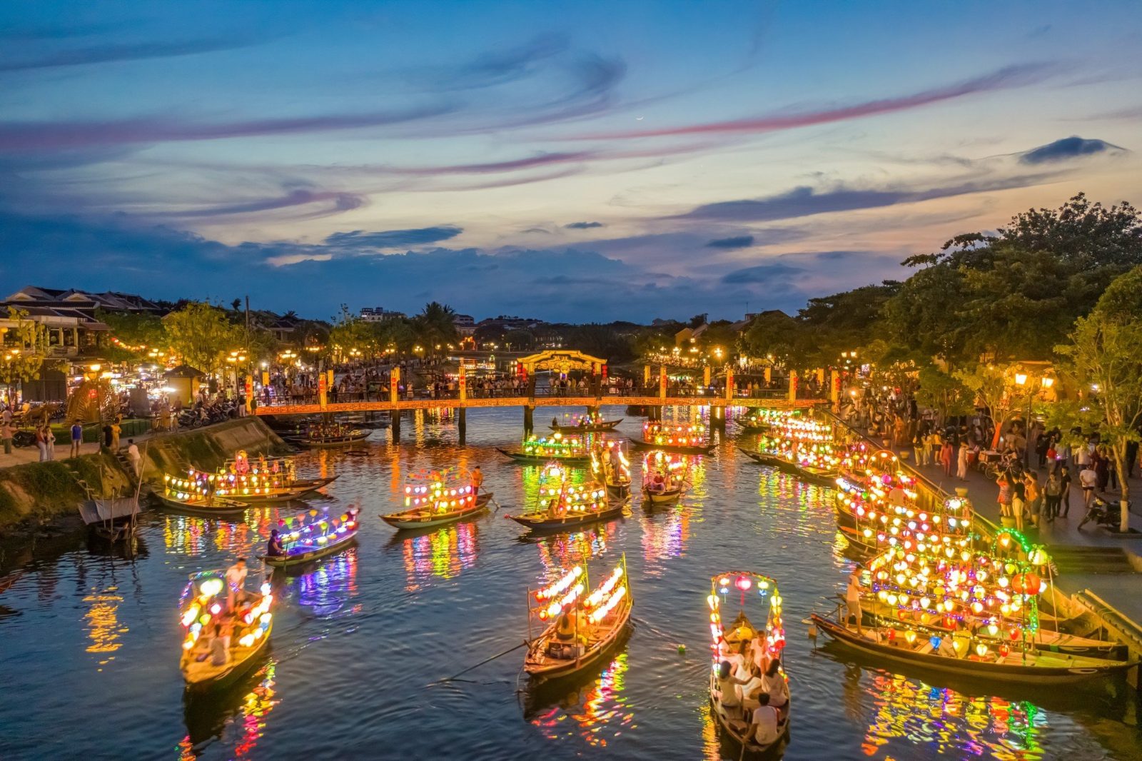 Floating lantern display