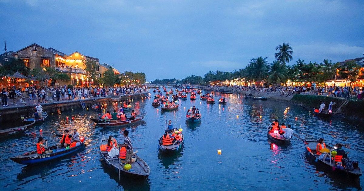 Hoai River sampan