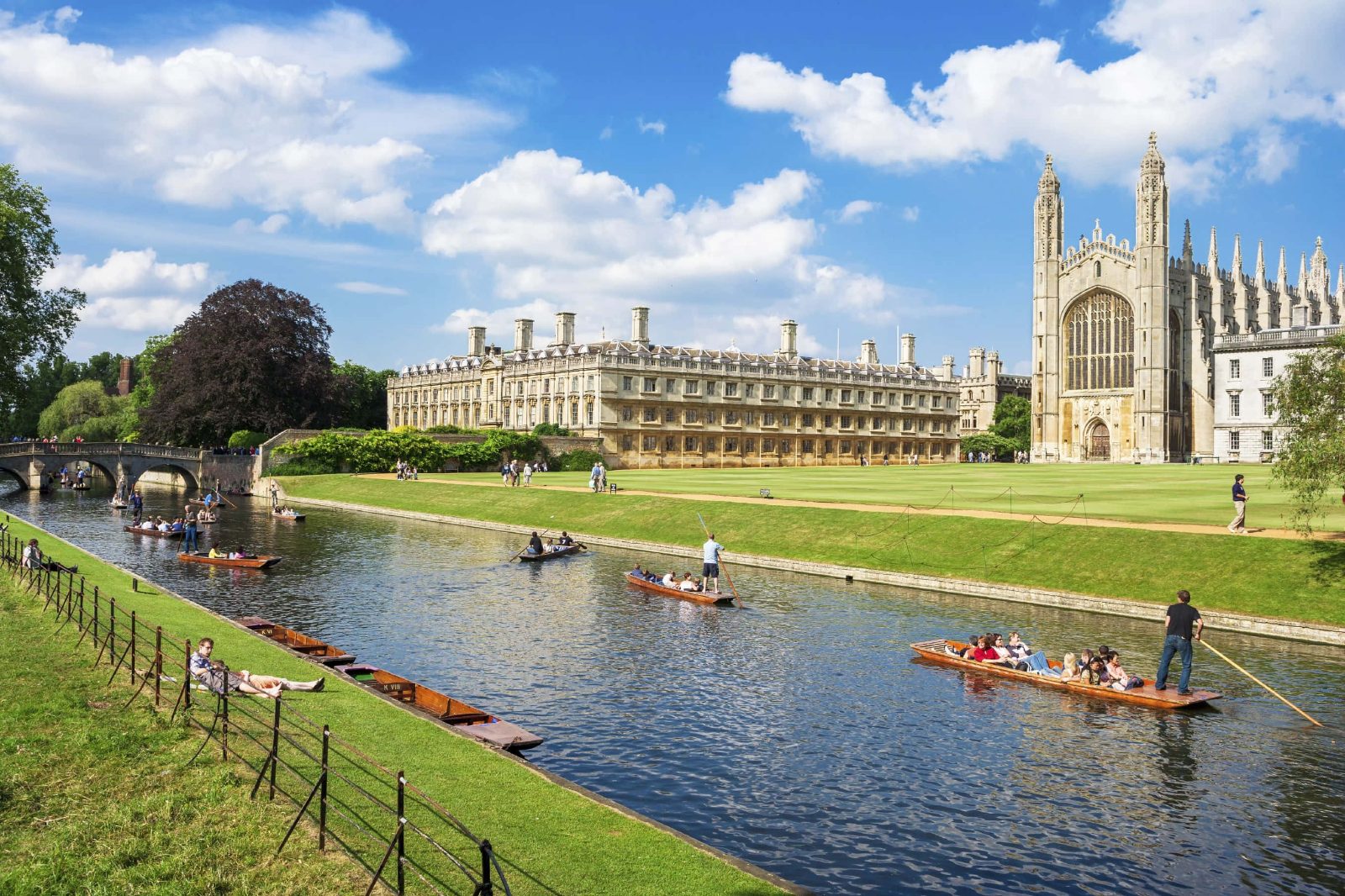 Cambridge Punting Tours Along the River Cam