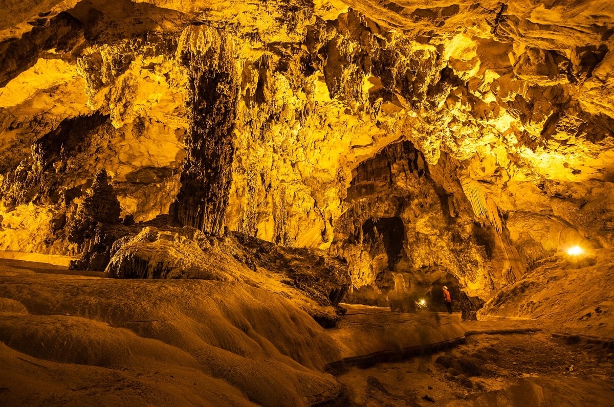 Nguom Ngao Cave