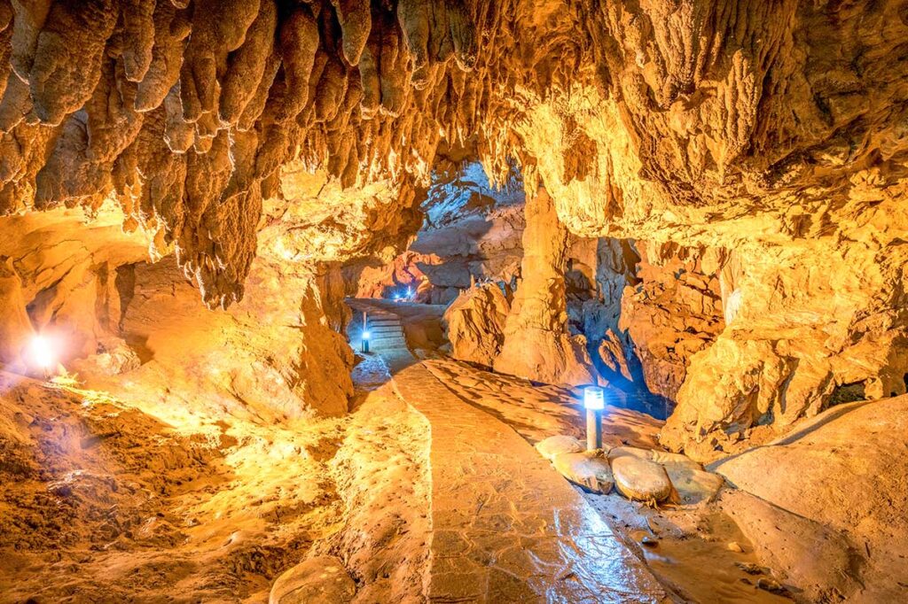 Nguom Ngao Cave