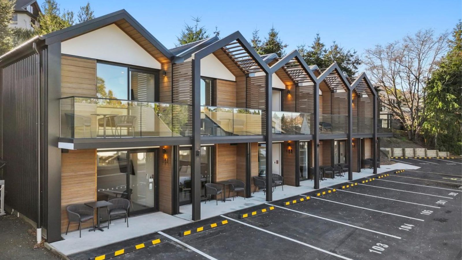 Lakeside Apartments