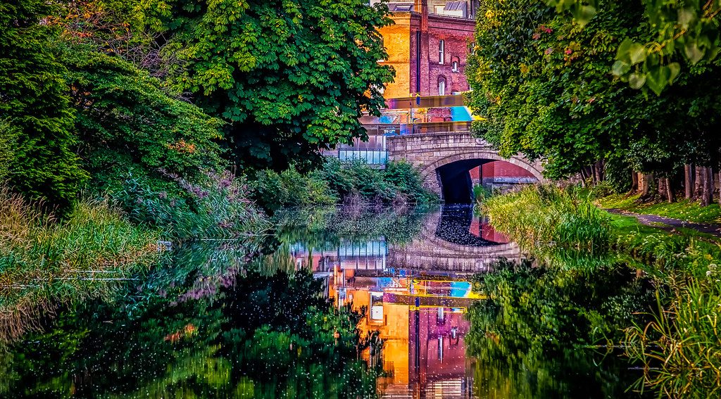 Dublin Canal Dinner Cruise Experience