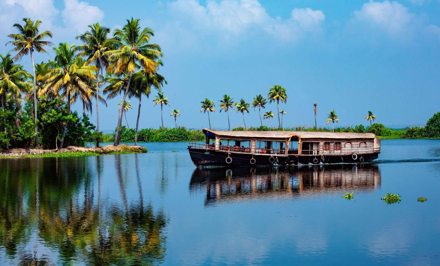 Alleppey Houseboat & Backwater Tours