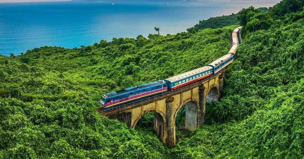 Hai Van Pass mountain curves