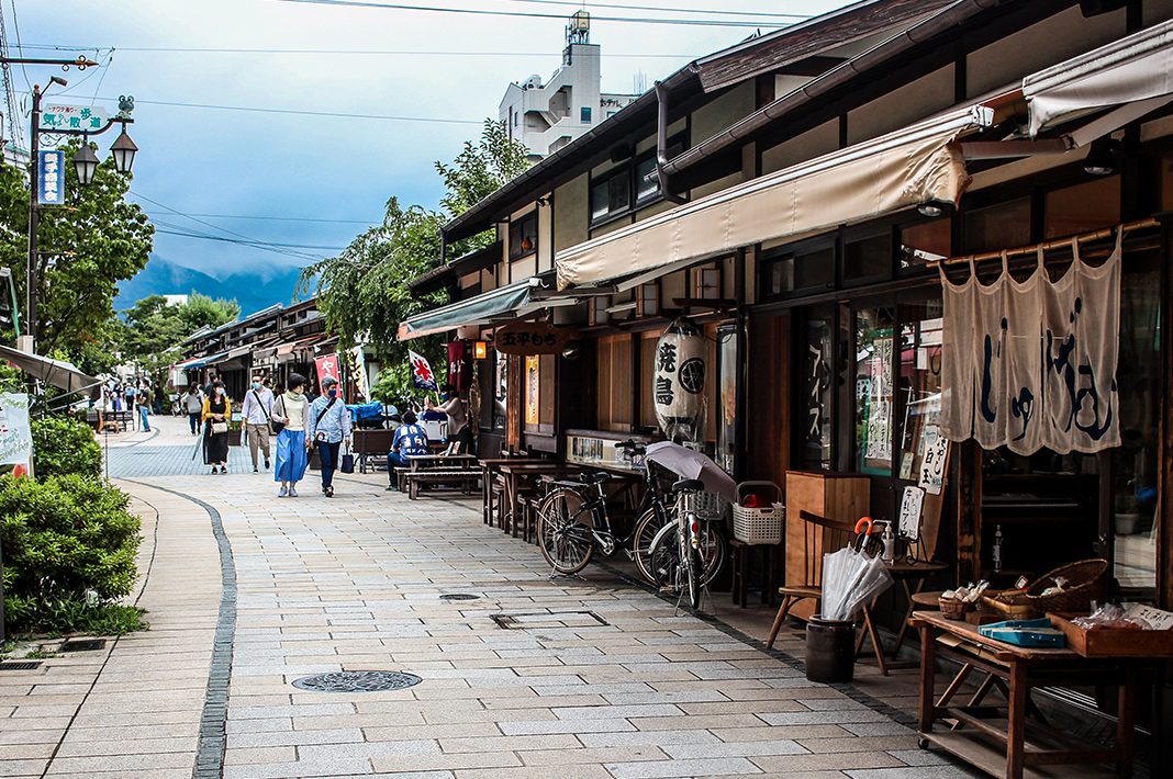 Frog Street (Nawate-dori)