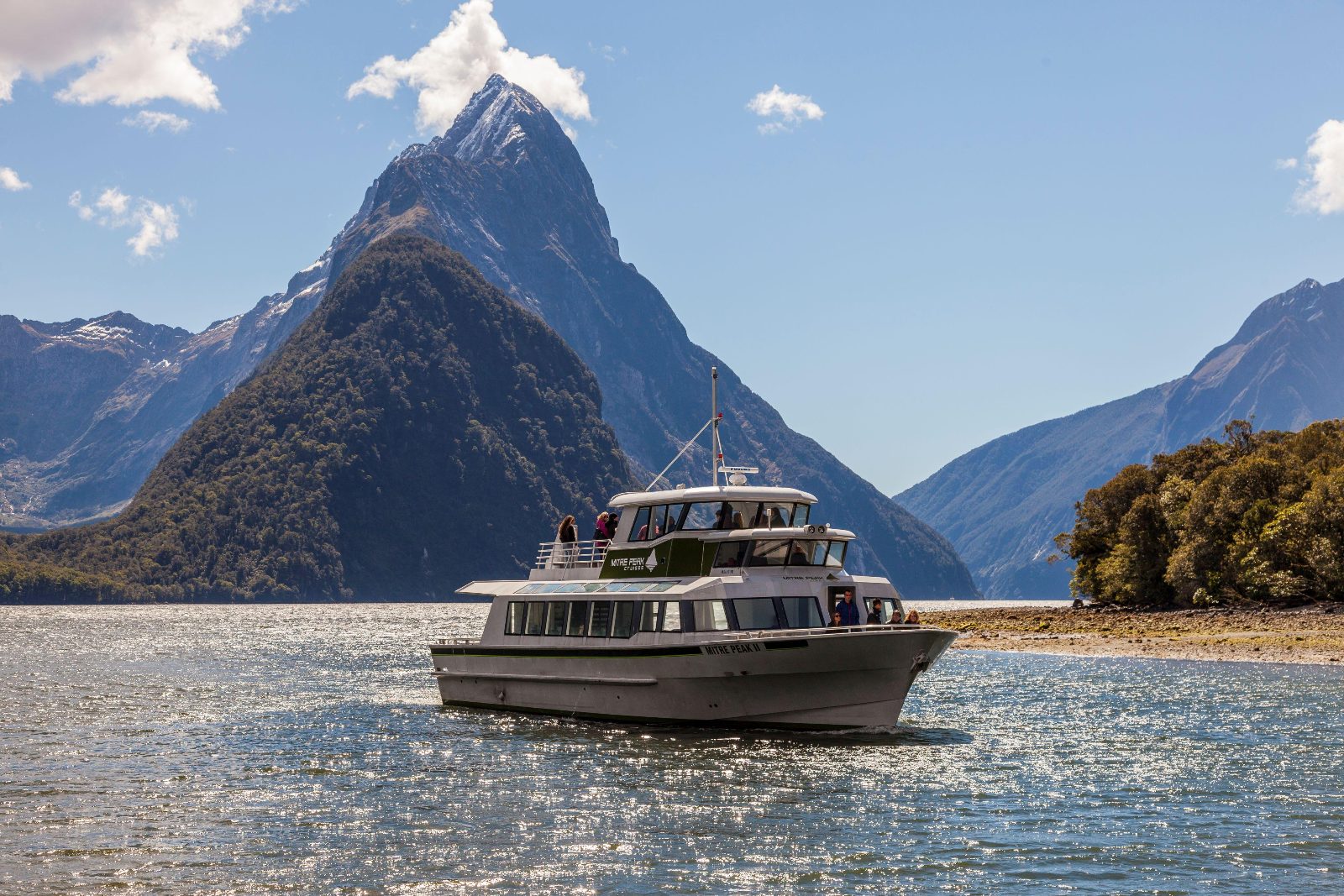 Milford Sound Small Boat Scenic Cruise