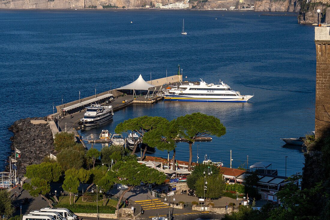 Explore the Coast with Sorrento Boat Tours