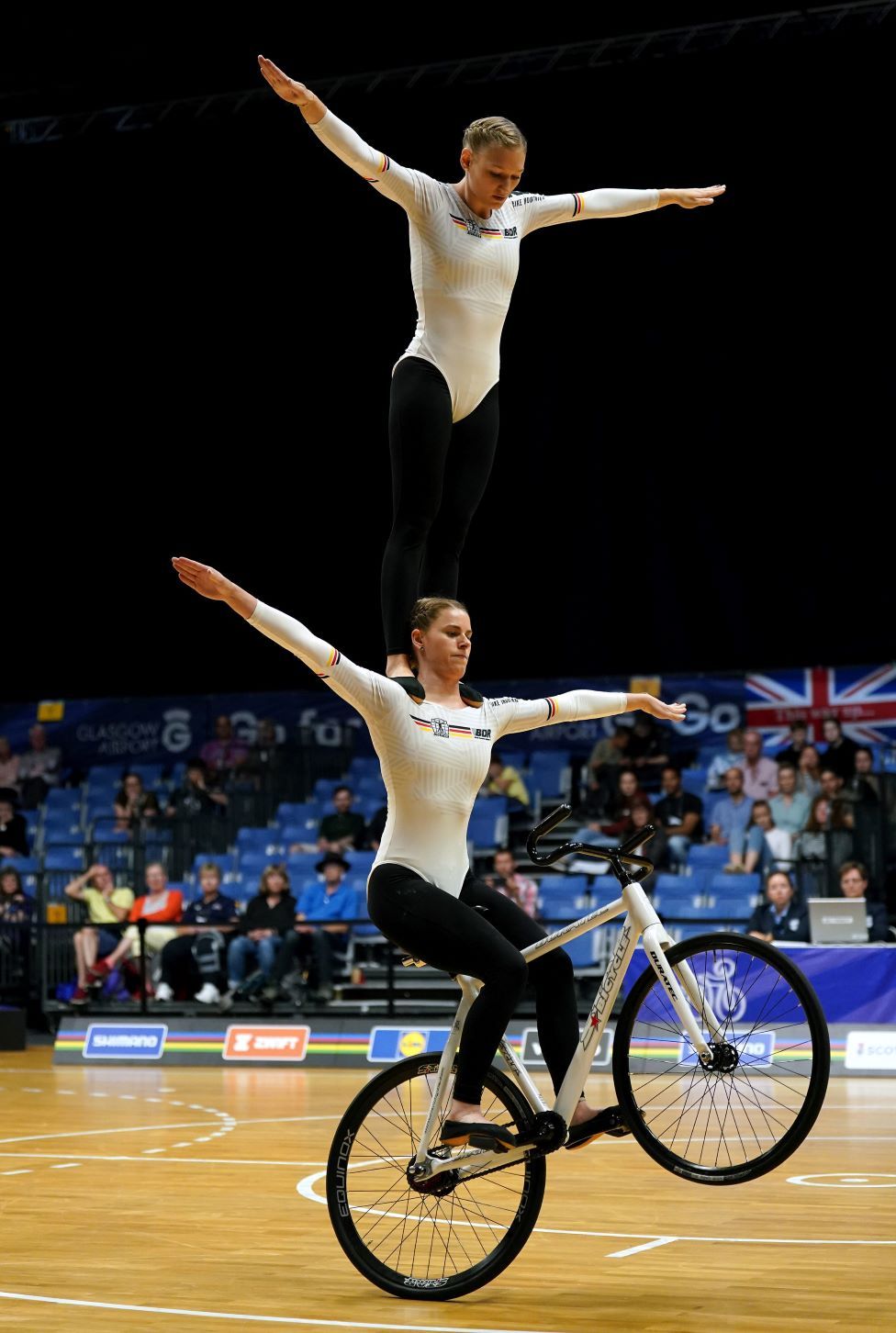 Globe Cycling Act