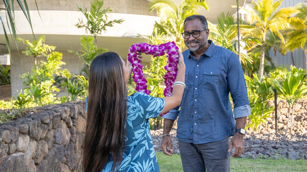 Maui Airport Lei Greeting