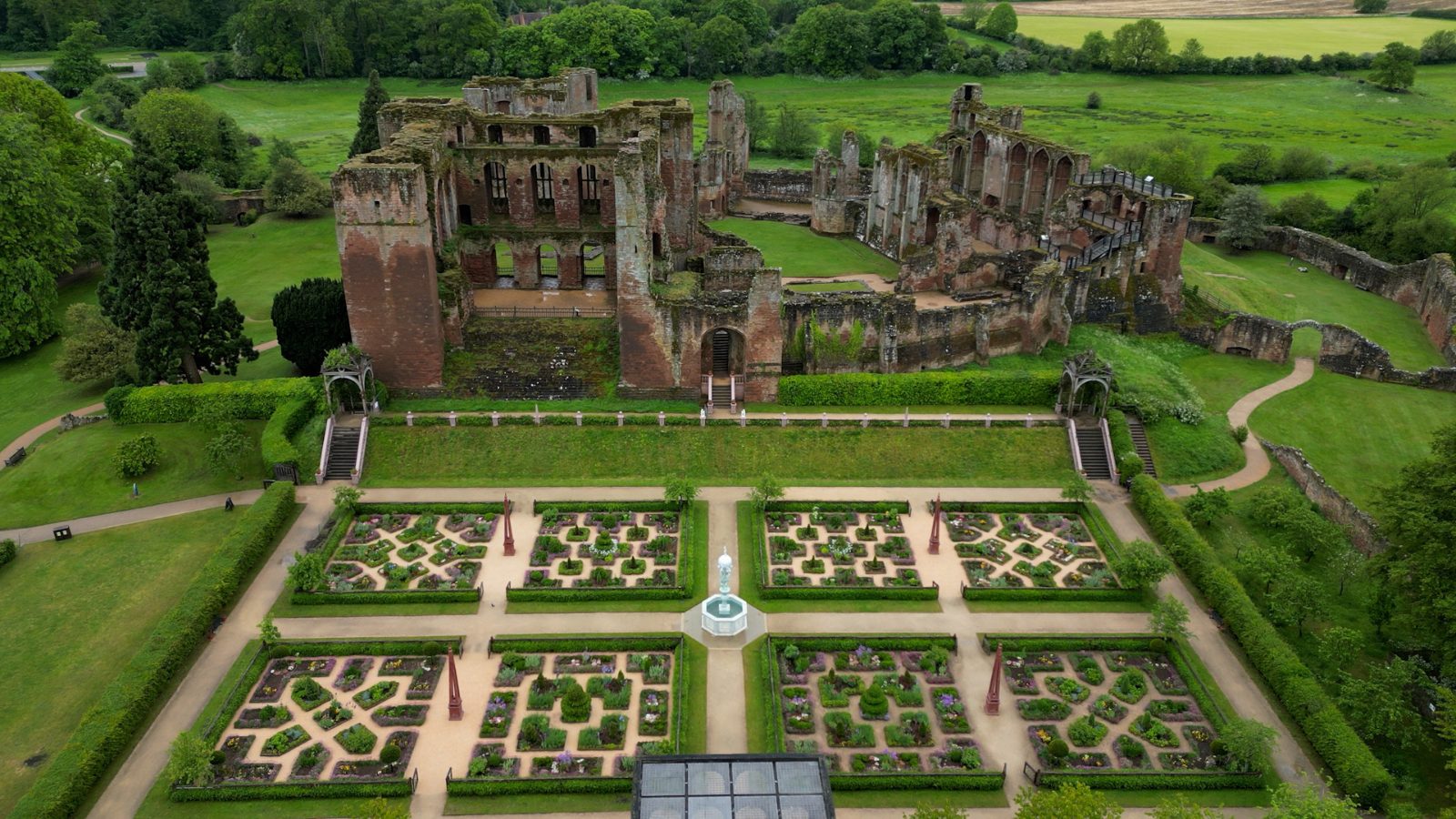 Elizabethan Garden