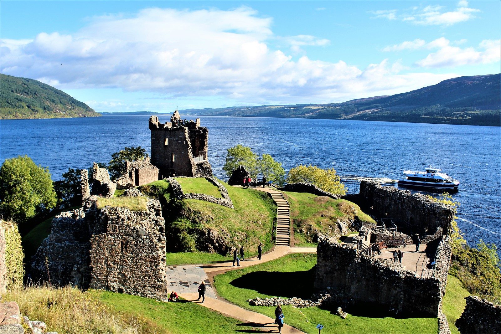 Loch Ness Urquhart Castle Cruise