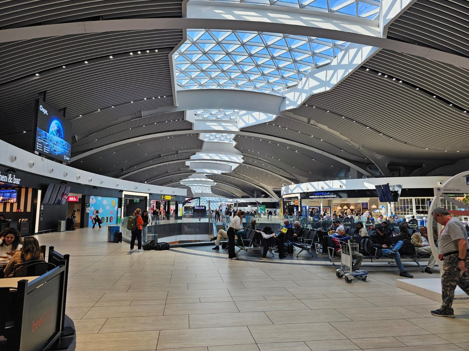 Leonardo da Vinci Airport Plaza