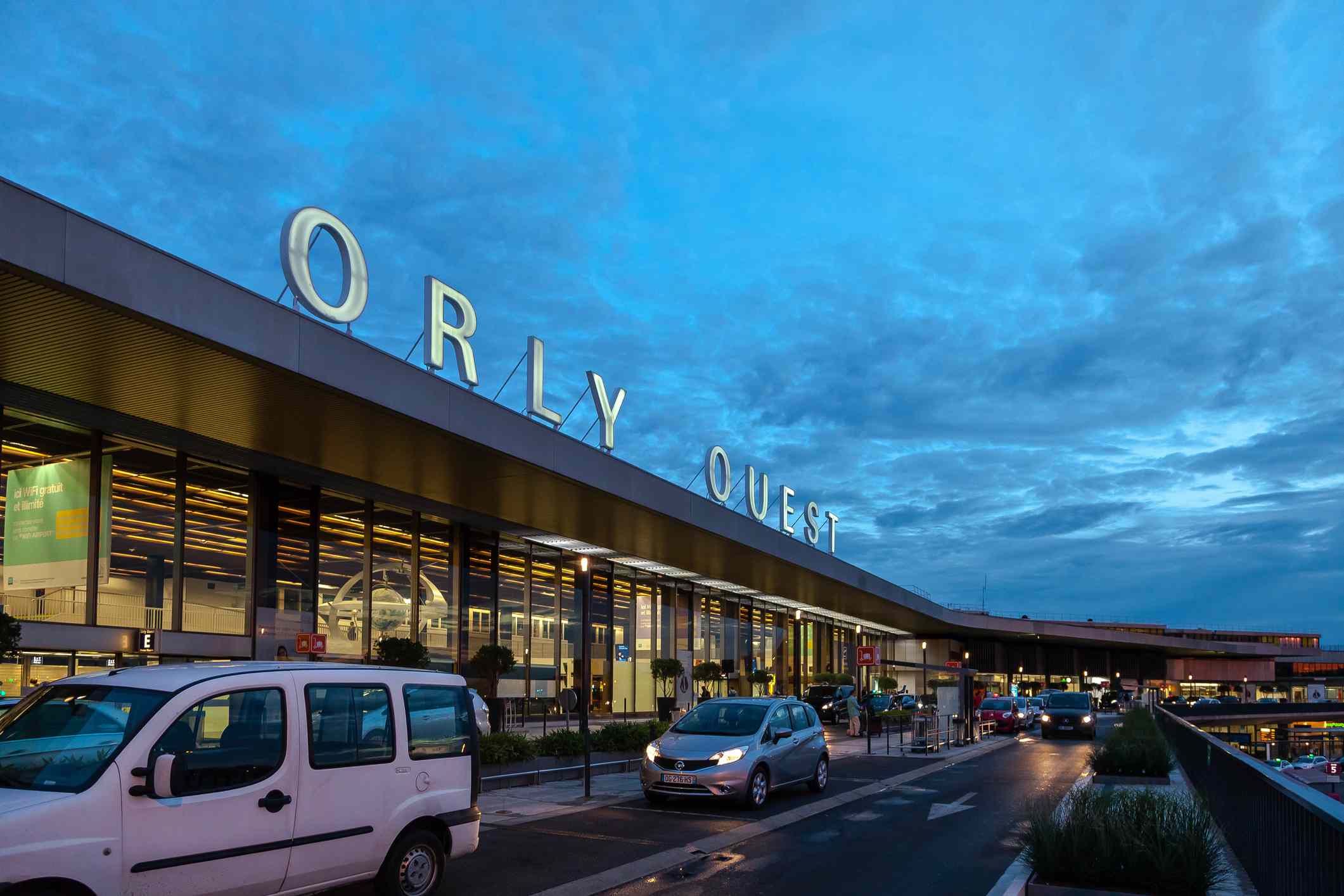 Orly Airport Transfer to Paris