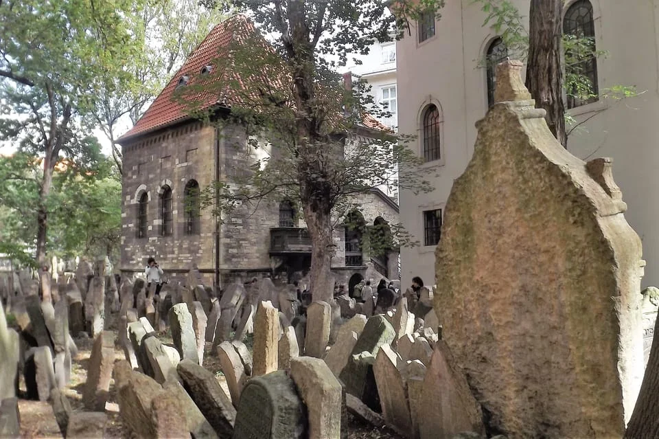 Your experience at Prague Jewish Cemetery Tickets