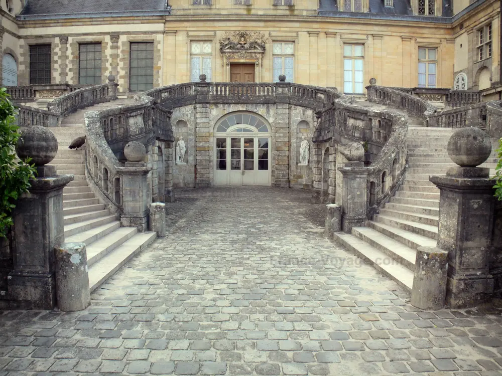 Fontainebleau and Vaux le Vicomte Tour Overview