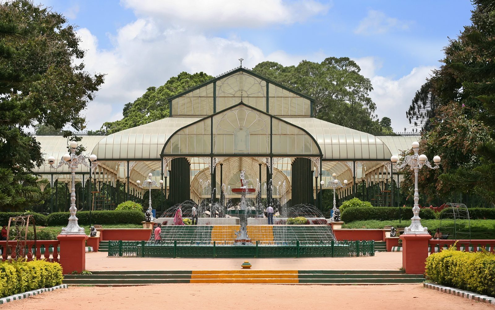 Plaza del Glass House