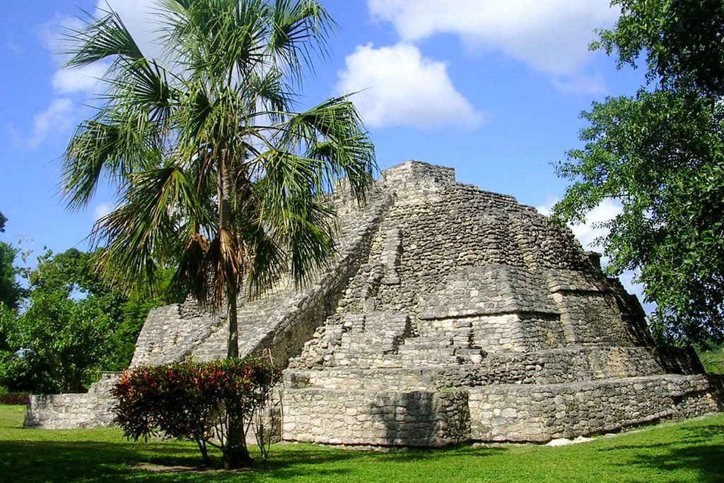 Las Vasijas Plaza