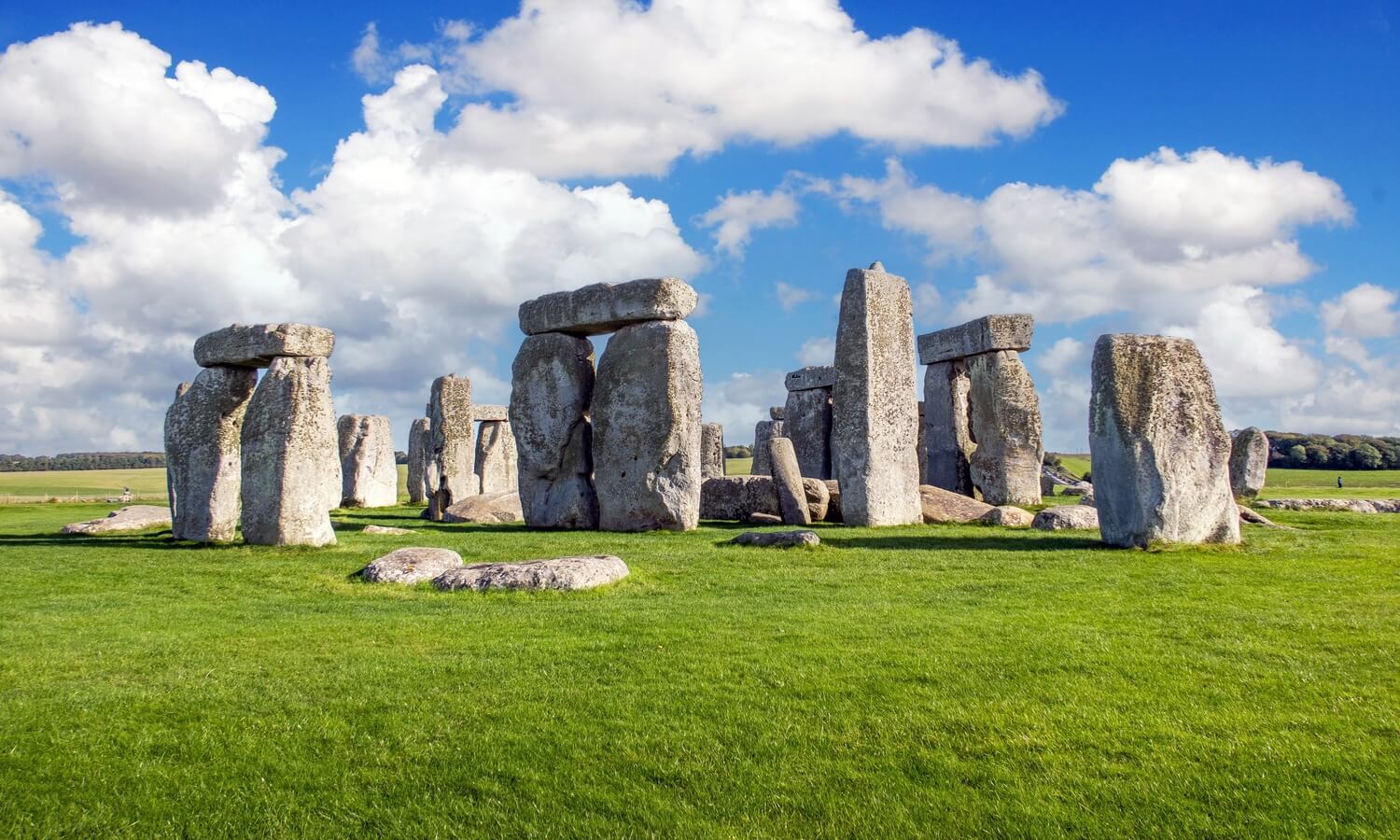 Stonehenge and Cotswolds Tour From London