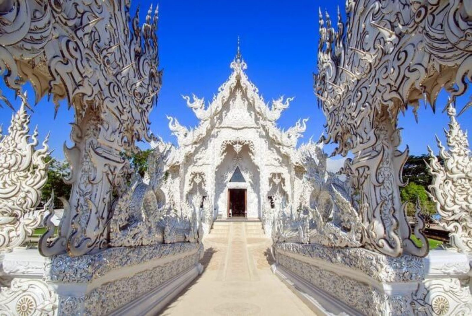 White Temple Chiang Rai Dress Code