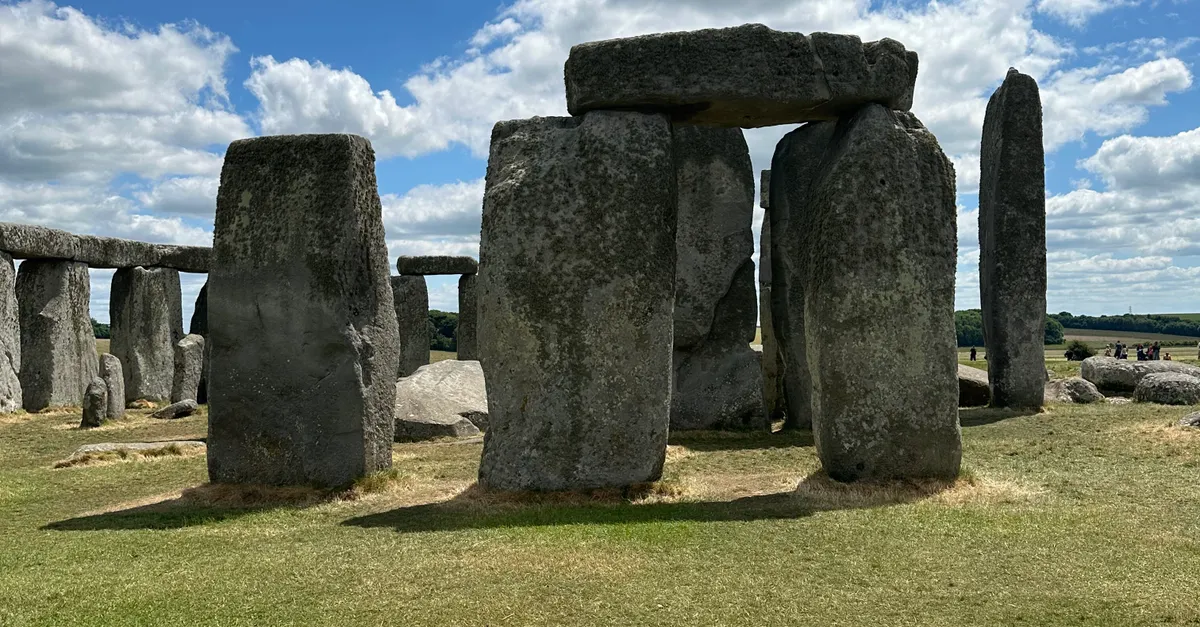 Stonehenge and Cotswolds Tour From Bath