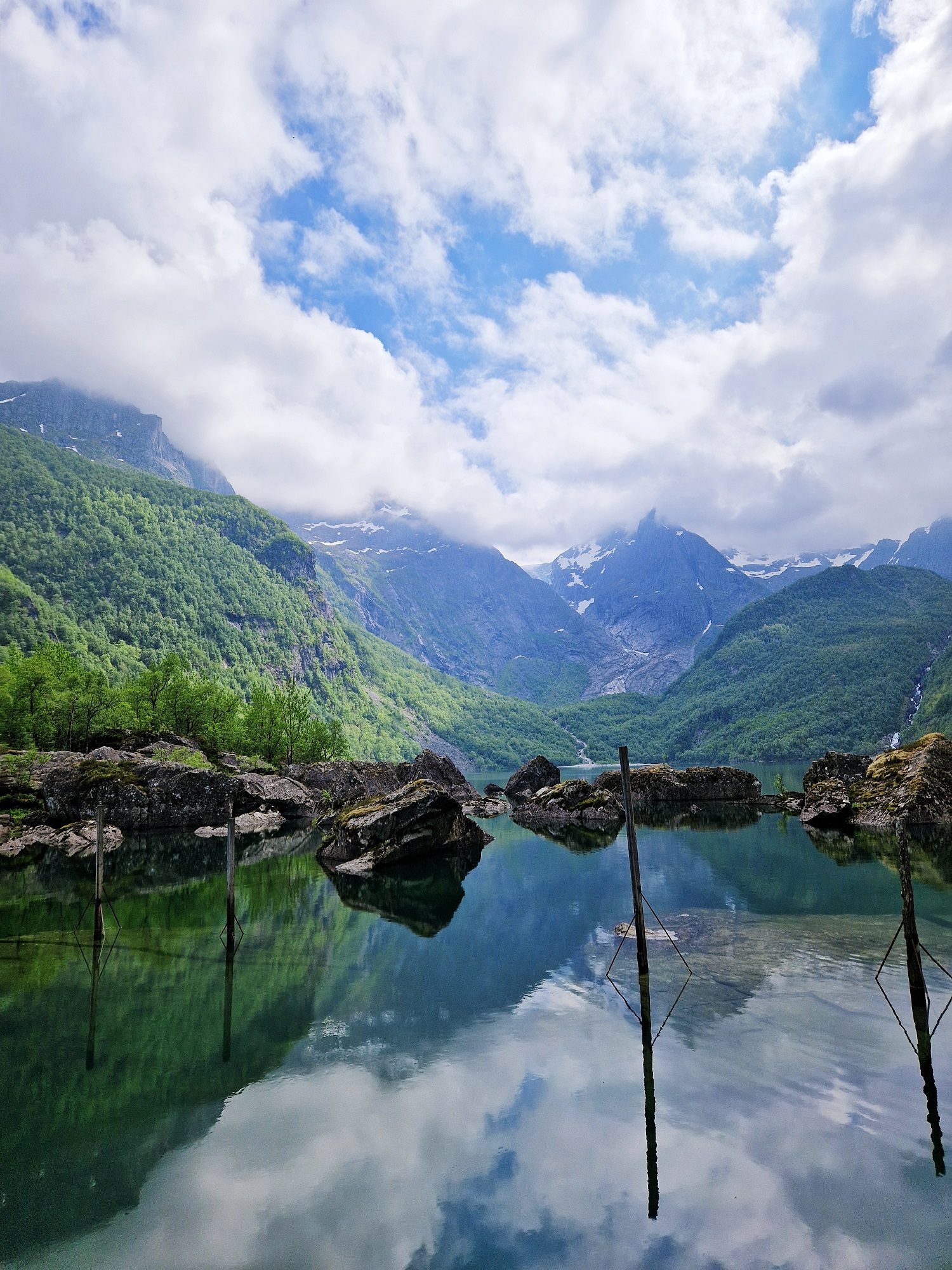 Bondhusvatnet Shoreline