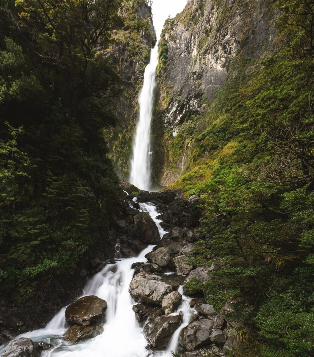Devil's Punchbowl Waterfall Track
