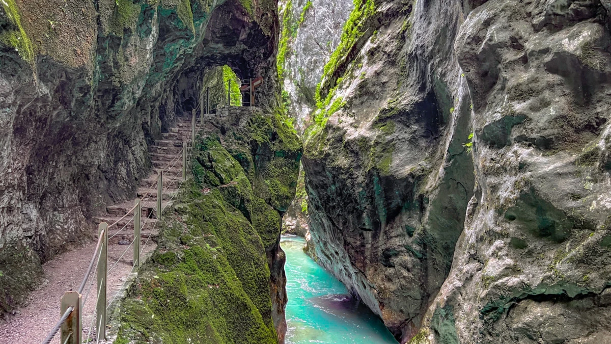 Zadlaška Cave