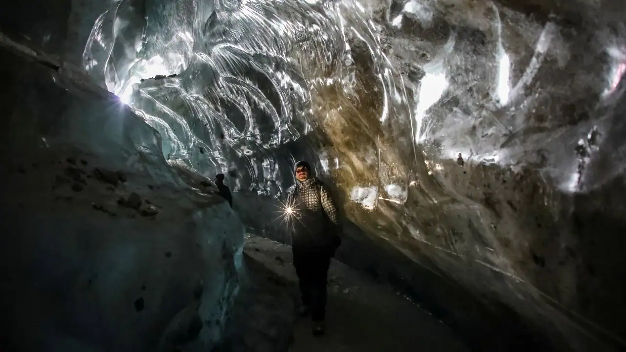 Oktyabrskaya Cave