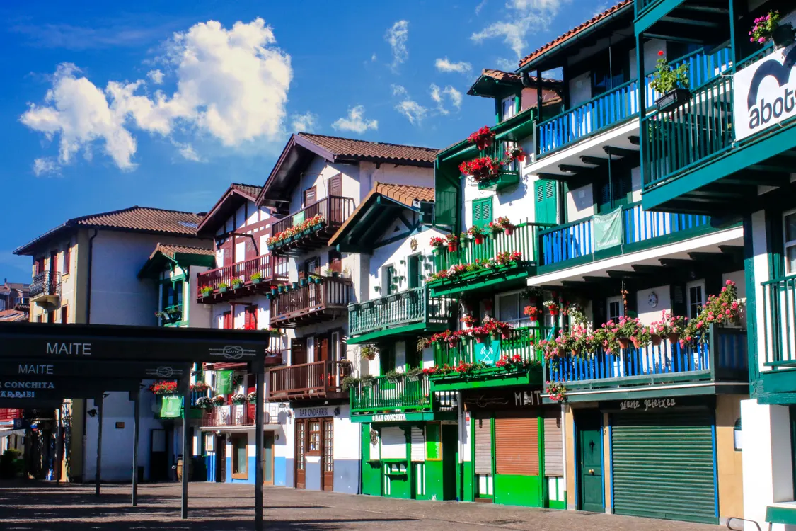 Barrio de la Marina corridors
