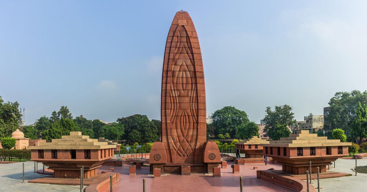 Central Lawn and Memorial Pillar