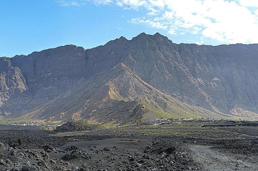 Bordeira Crater Wall