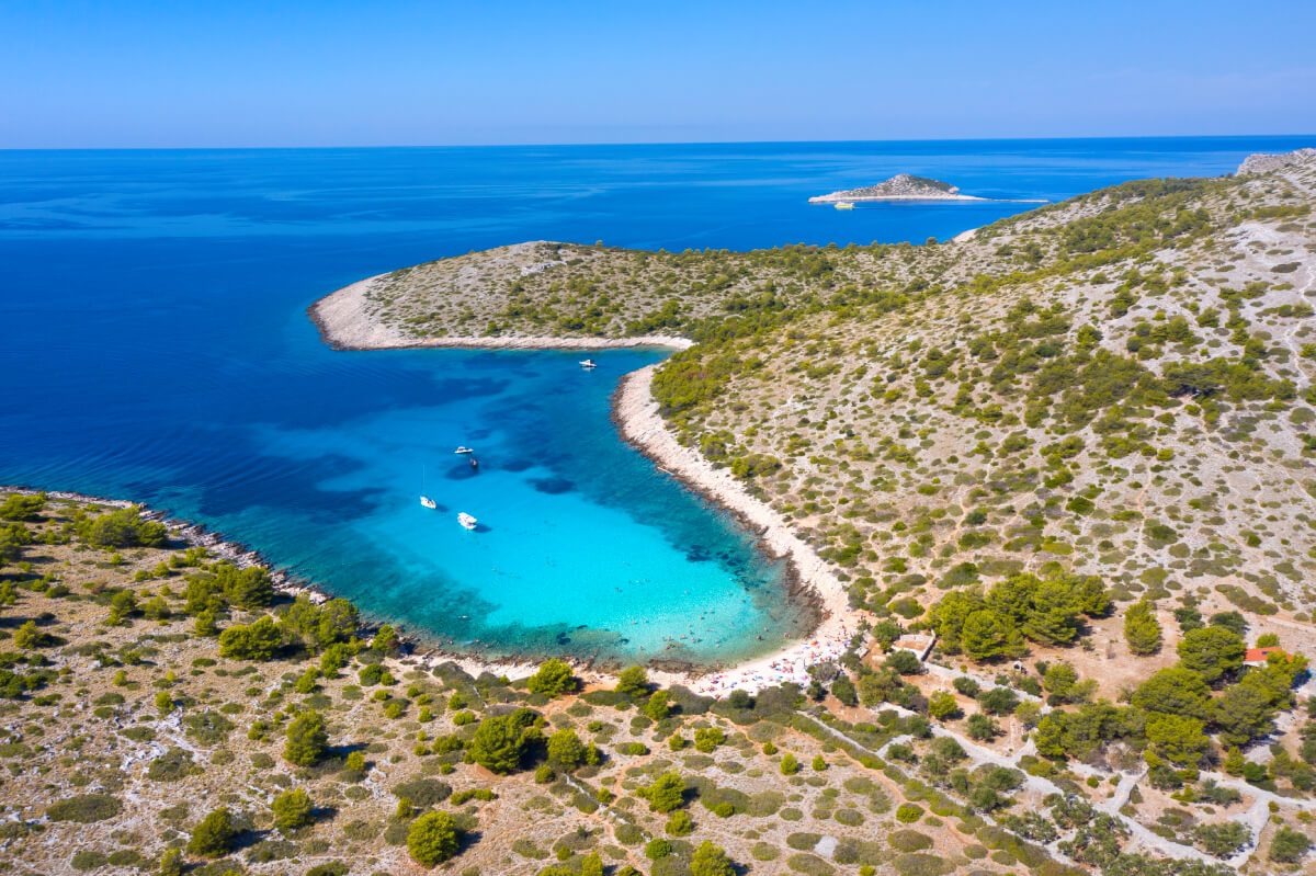 Levrnaka Bay