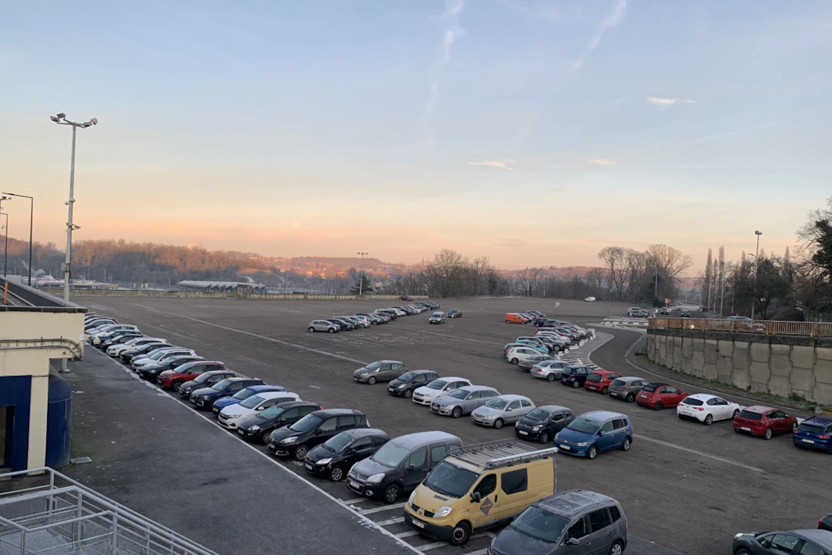 Parking P1 Pedestrian Walkway