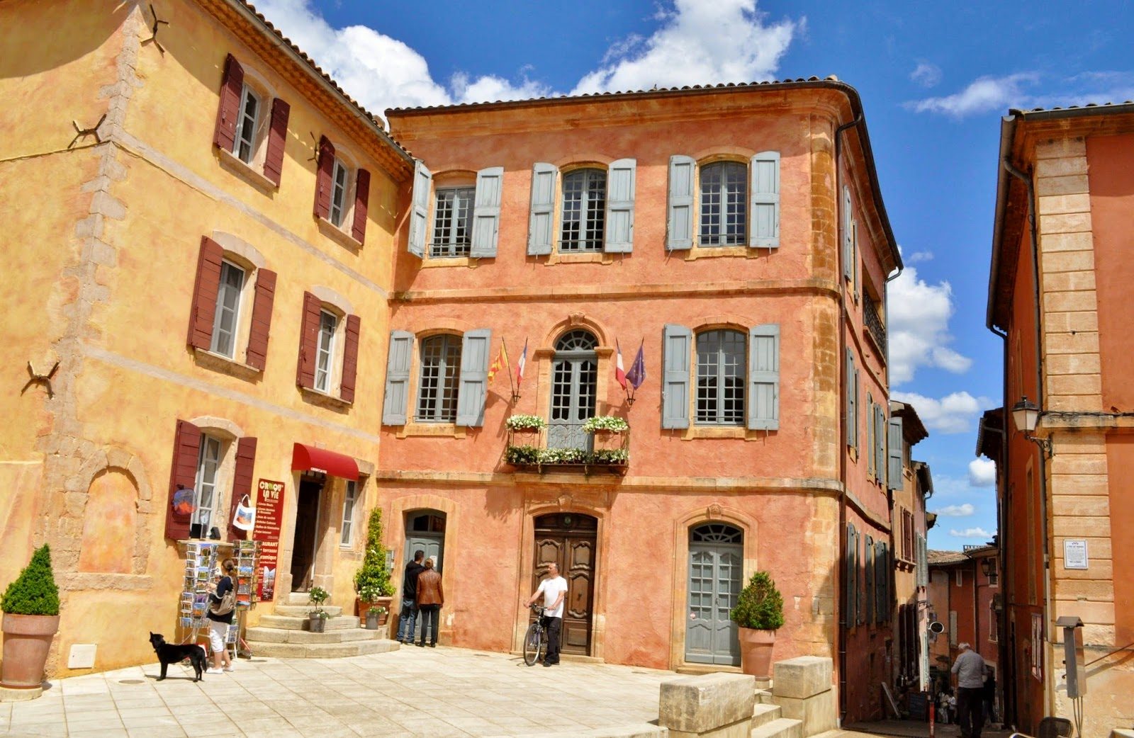 Place de la Mairie Roussillon