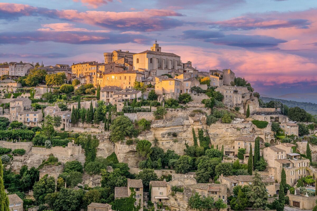 Gordes Arrival