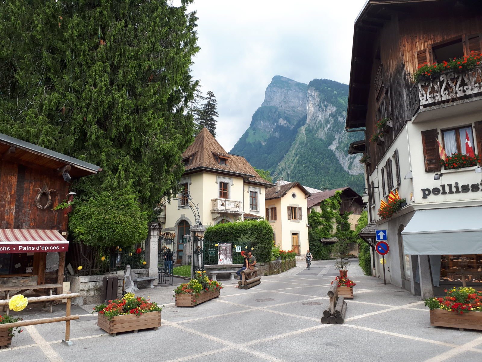 Samoëns Village