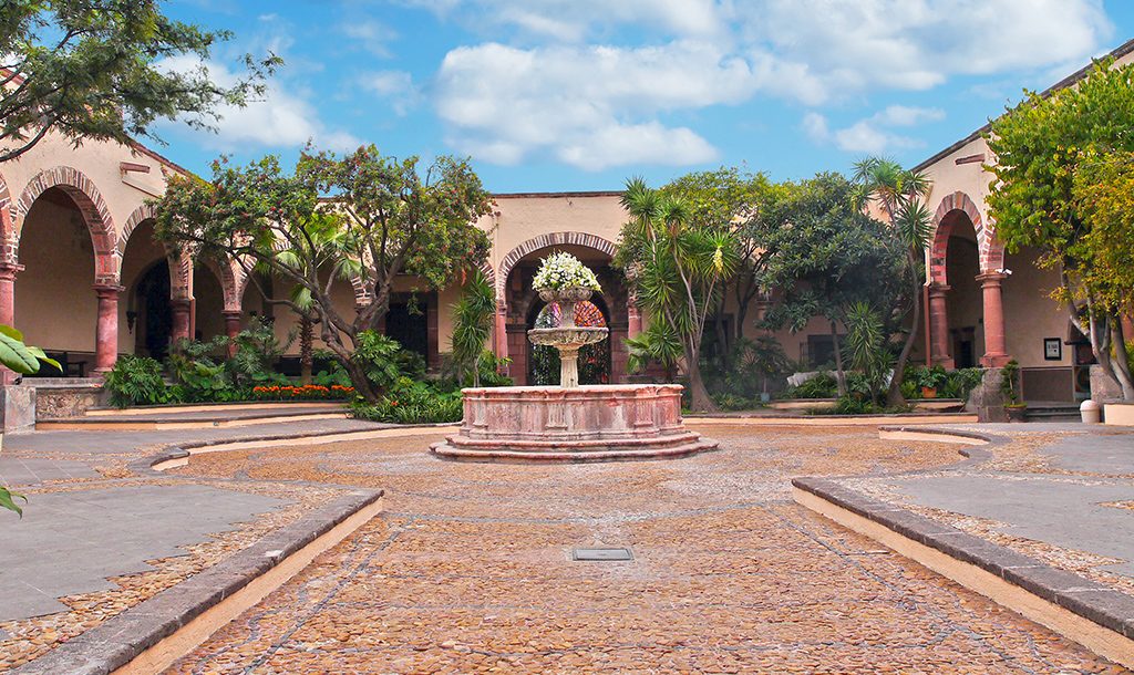 Instituto Allende Courtyard