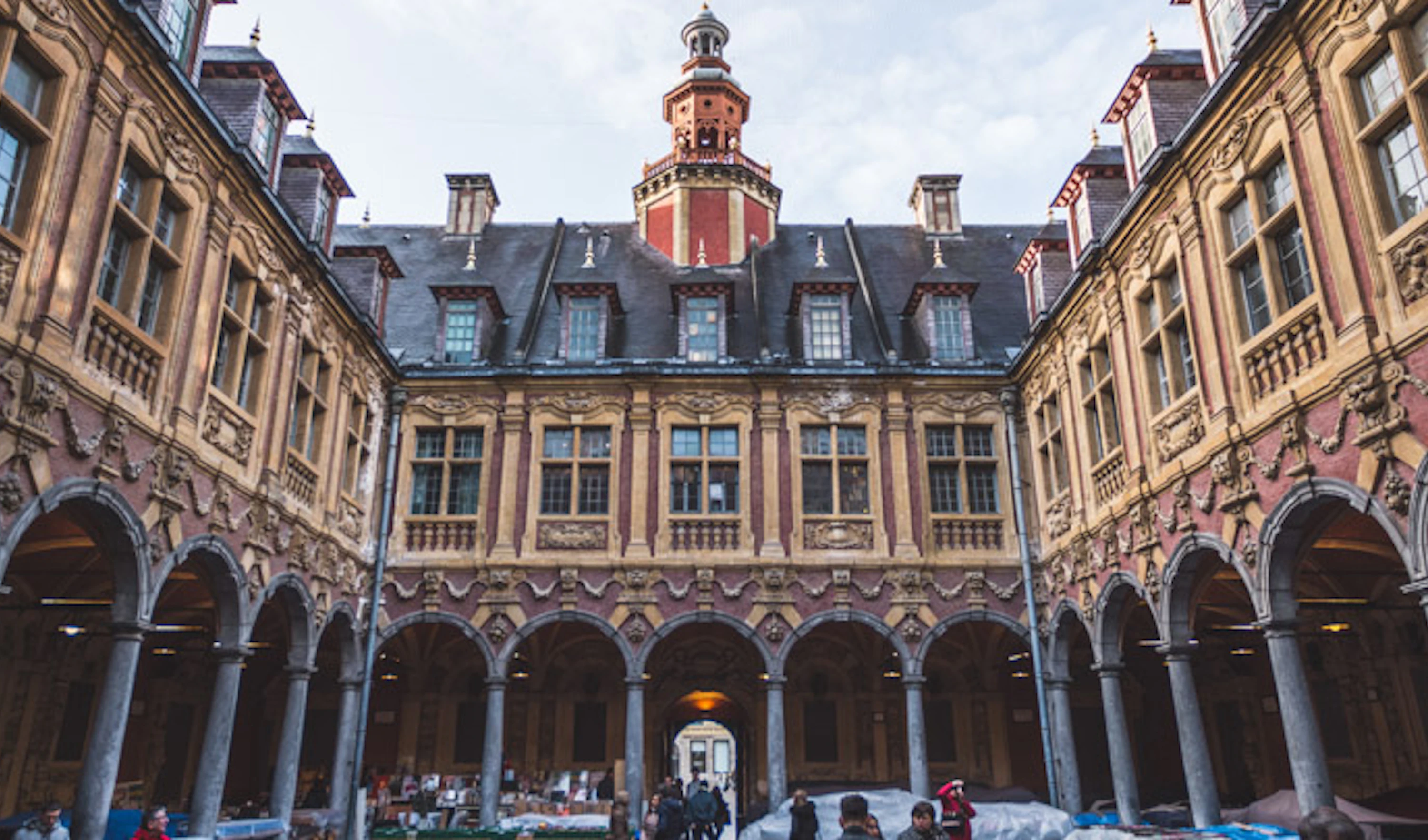Vieille Bourse Courtyard