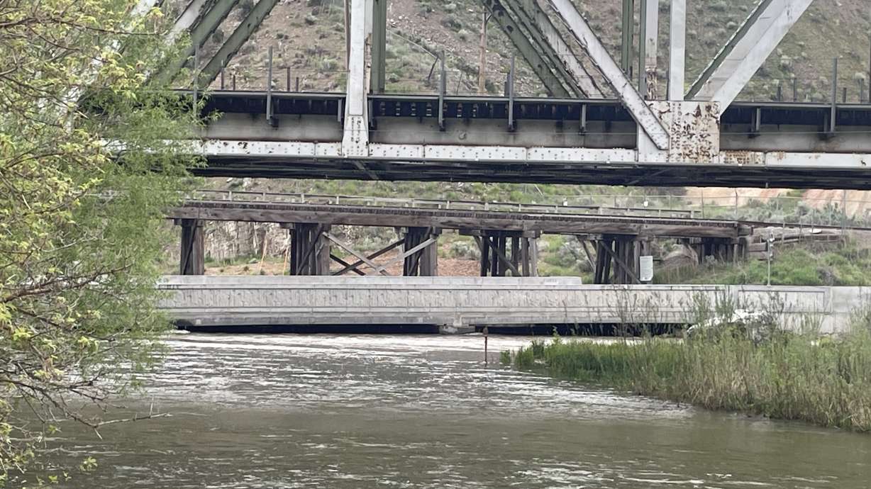 Teneal Bridge Crossing