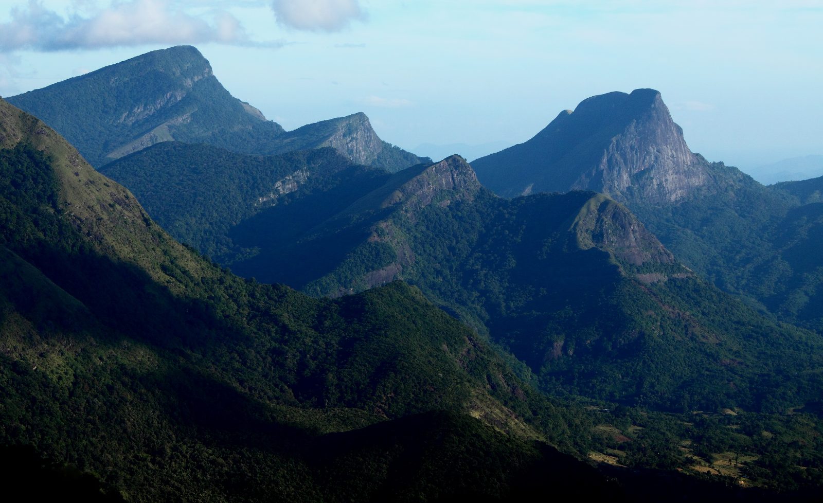 Knuckles Peak