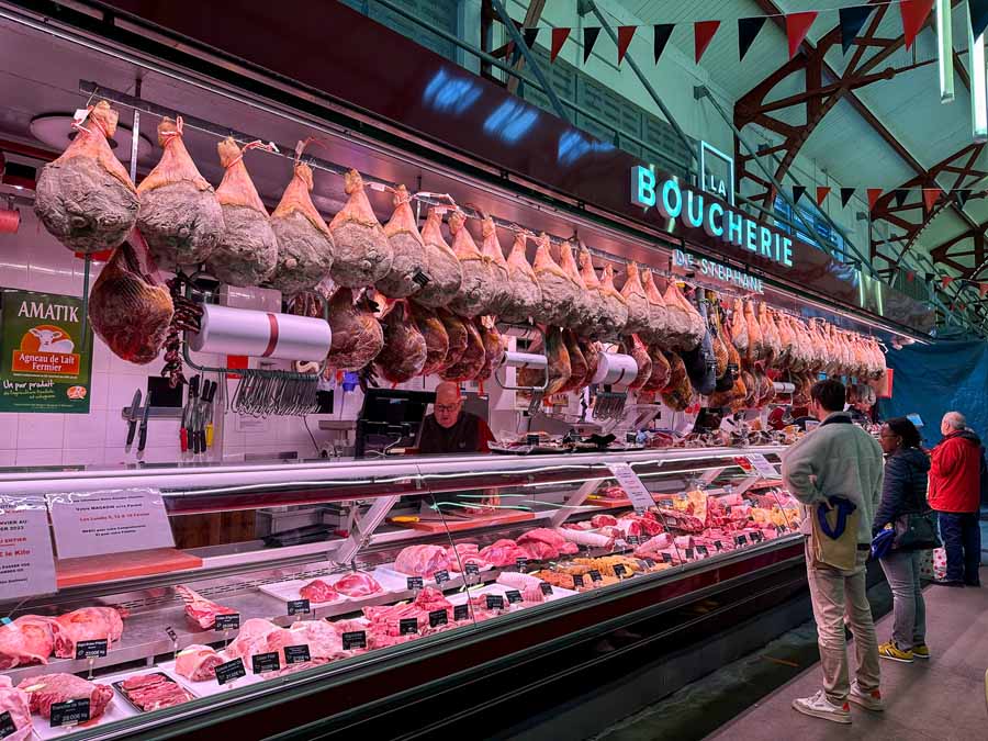Specializing in local meats including the famous Bayonne ham. You will find high-quality products prepared by local artisans.